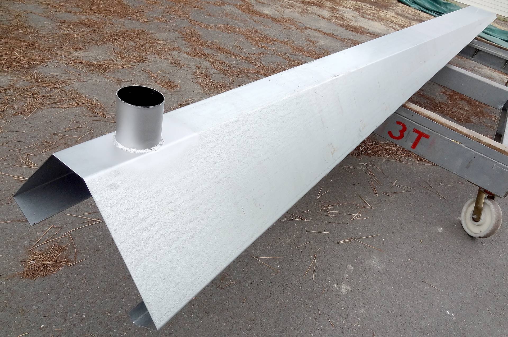 Chéneau sur mesure avec évacuation pluviale réalisé par Tolganor